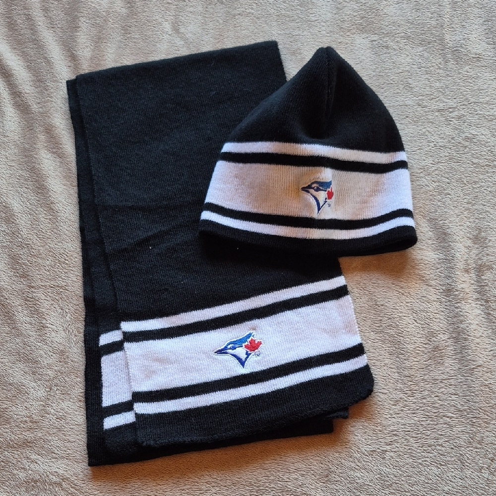 TBJ Black and White Beanie and Scarf Set